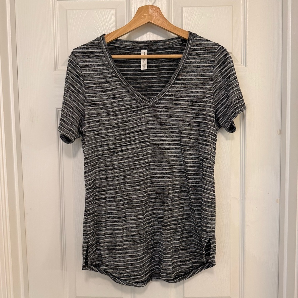 Like New Athleta Breezy Scoop V-Neck Tee